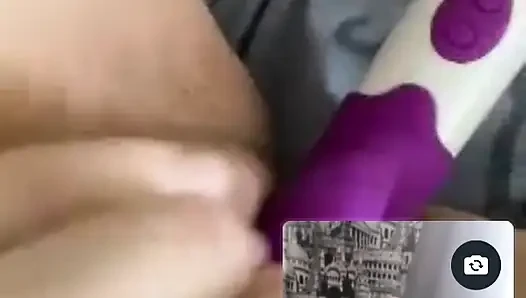 Masturbation mit meinem Freund bei einem Videoanruf