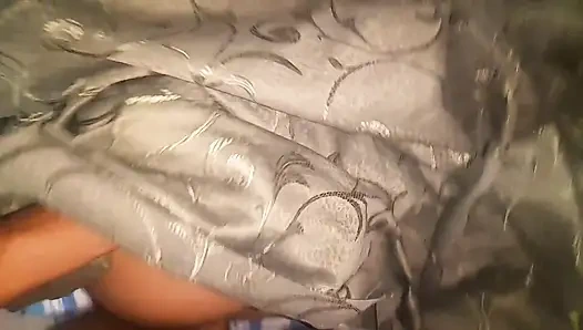 Они ловят меня в кровати