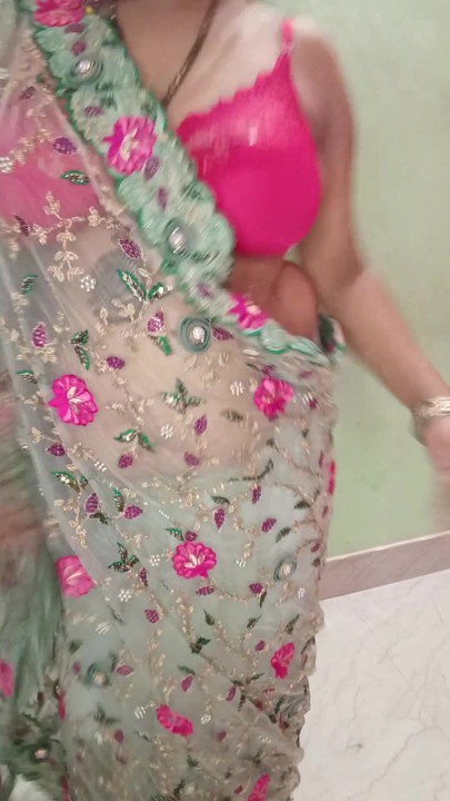 Indian wife in wedding saree dance nude dance clear voice in hindi | Clip 1