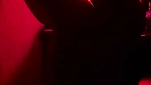 Kırmızı odada yoğun Romalı seks döllenmeye yol açıyor