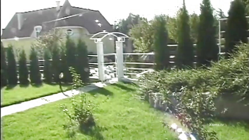 Aranyos és finom lányok egy csapat durva baszó karmai közé kerülnek