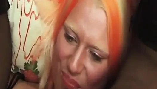 Döl yiyen Fransız genç kız sert sikiliyor