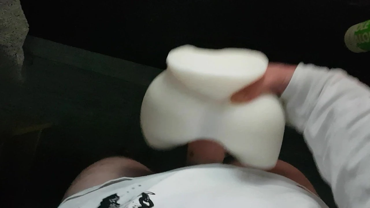 我的鸡巴通过玩具打招呼