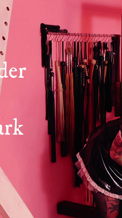 Moment puternic din "Backstage Video - Sissification Femdom Vedere la persoana 1"