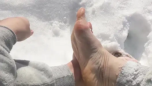 I Walk Barefoot in the Snow, the Snow Crunches Under My Toes