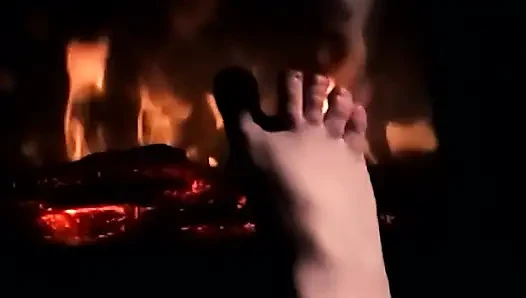 Aufwärmen meiner Füße, um ihnen einen schönen heißen Footjob zu geben, keine Kopfhörer erforderlich
