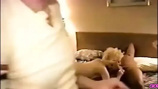Tante seksi selingkuh sama pria lain atas ijin suami. Aku dan teman-temanku suka banget dientot habis-habisan sama besar