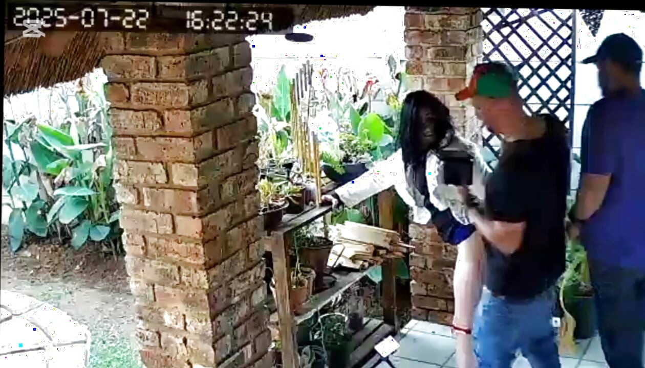 Le patron cocu a voulu que je baise sa femme pendant qu’il se branle