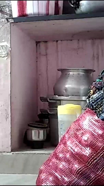 "भारतीय घर की पत्नी बड़े काले स्तन" से महत्वपूर्ण क्षण
