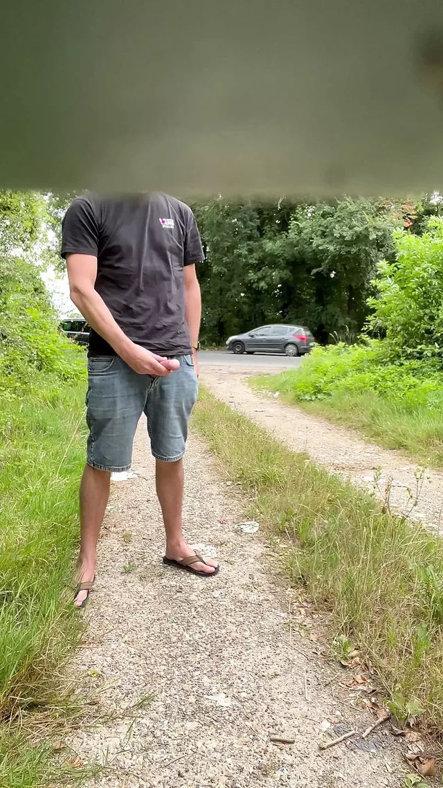 BeENJoY - Handjob in car and huge cumshot on the side of the road in front of the cars that put! Flash dick exhib public