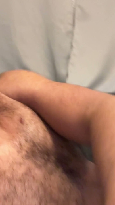 Liberando duas grandes cargas do meu pau peludo e bolas cheias depois de 33 dias sem porca | Clipe 1