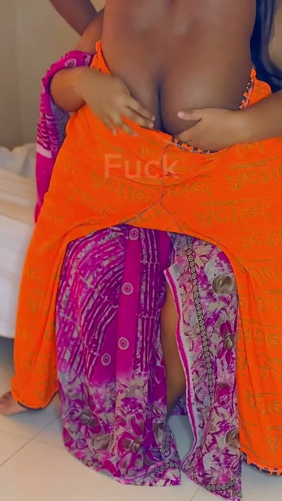 dost kee man ne apane bete ke dost ke sath adhe rat mein kiya Chudai- I fuck my Friends Sexy mom Because she was horny | Clip 1