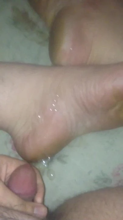 Cumming on my feet!!
