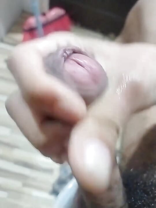 Punheta no banheiro
