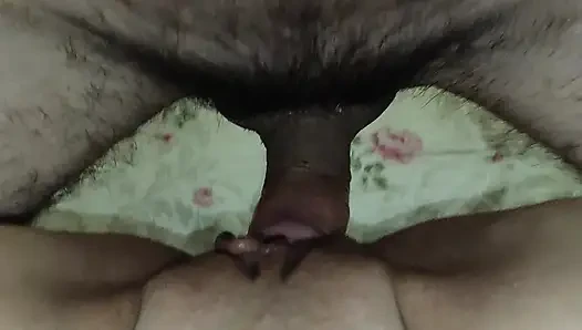 Dia menjilat dan kemudian meniduri vaginaku!