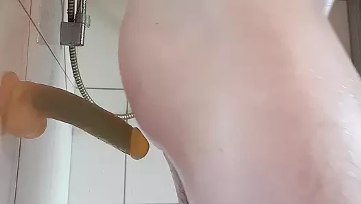 Duşta dildo yolculuğu + mutlu son