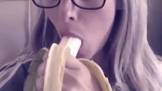 女性を食べるバナナ2
