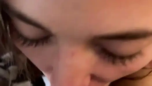 Sert teknonun sesiyle sikişiyor