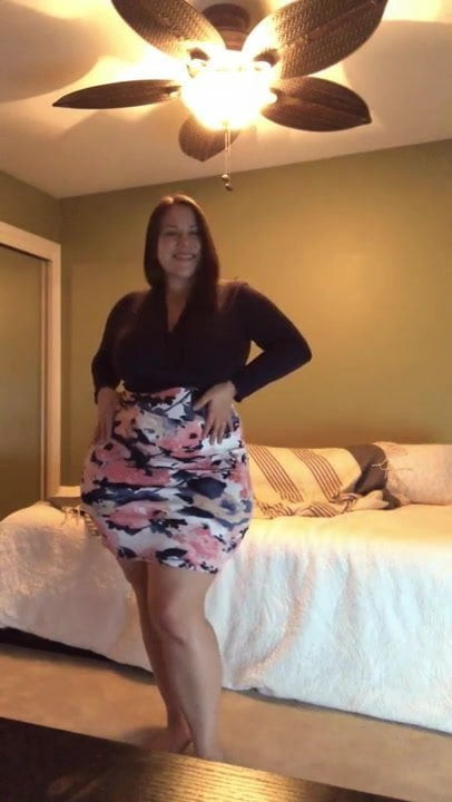 Mal Malloy Lovely Skirt and hips