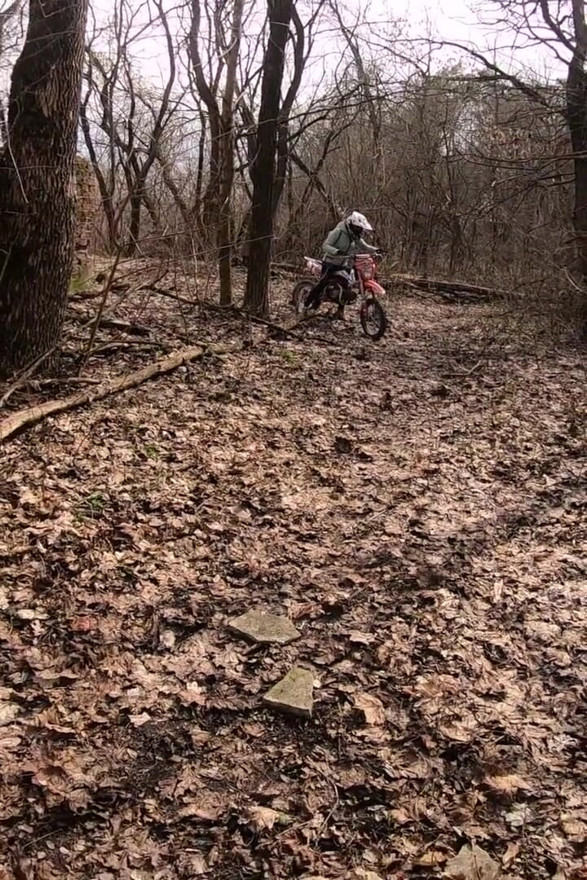Found an abandoned building in the forest and fucked a motorcycle slut there || Dirtbike sex rides