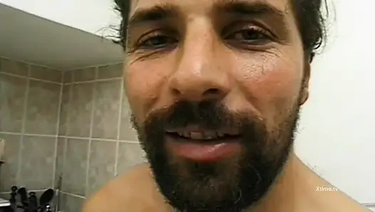 Ateşli sarışının götünde büyük bir yarağa ihtiyacı var!