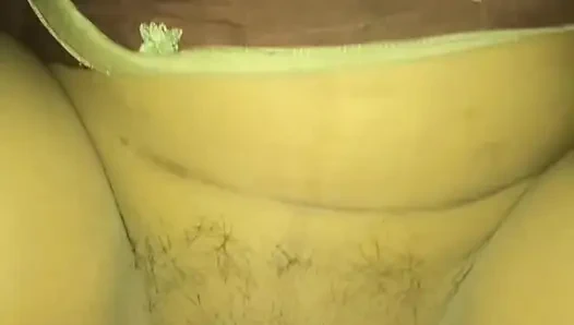 Islak sulu amcığı sikiyor