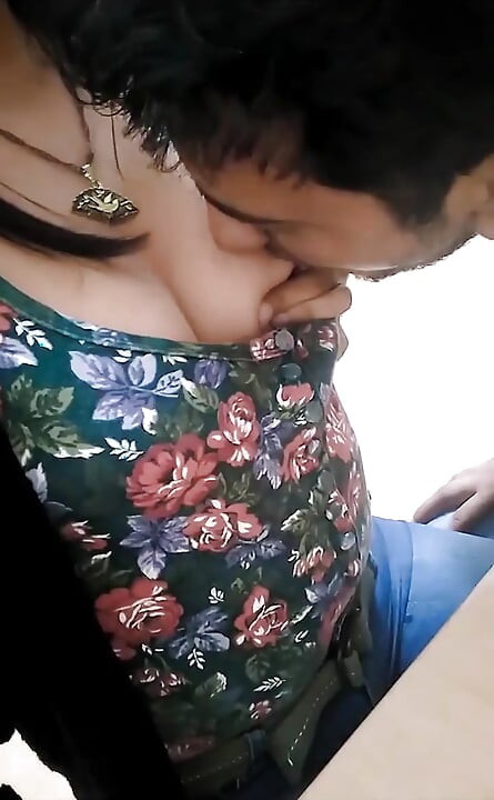 Video seks anal pertamaku, aku harap kamu nggak keberatan kalau aku kelihatan lebih muda