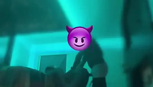 Cewek ini suka banget twerking sebelum dientot