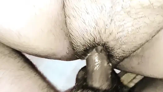 Fucked sister-in-law's juicy pussy all night and drained water on the pussy