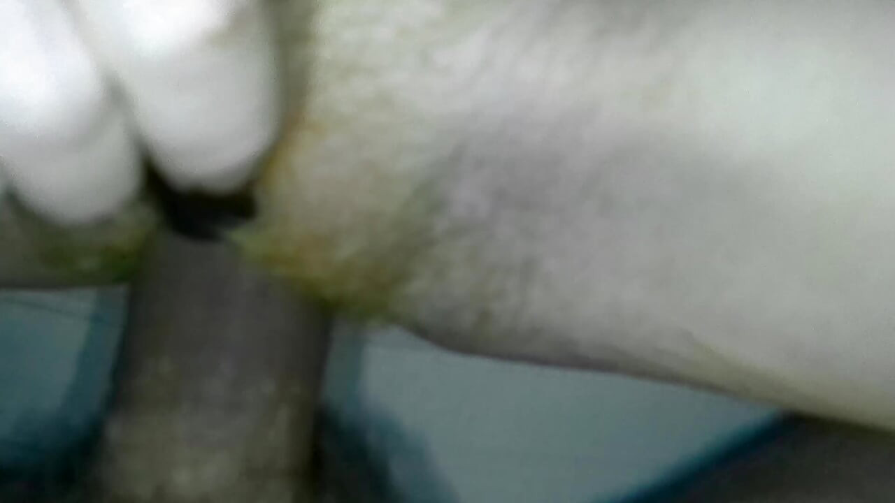 أنا أمارس الجنس معها دون أي ضجة