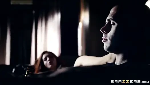 Brazzers - Veronica Vain's Halloween Slutfest Neglected Wife Gets Her Tight Pussy Hammered by a Throbbiing Vampire Cock