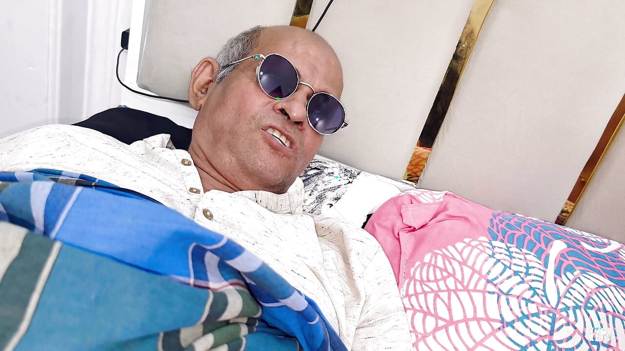 An old man had intense sexual activity involving licking and kising with a young woman and three young friends foursome gangsex