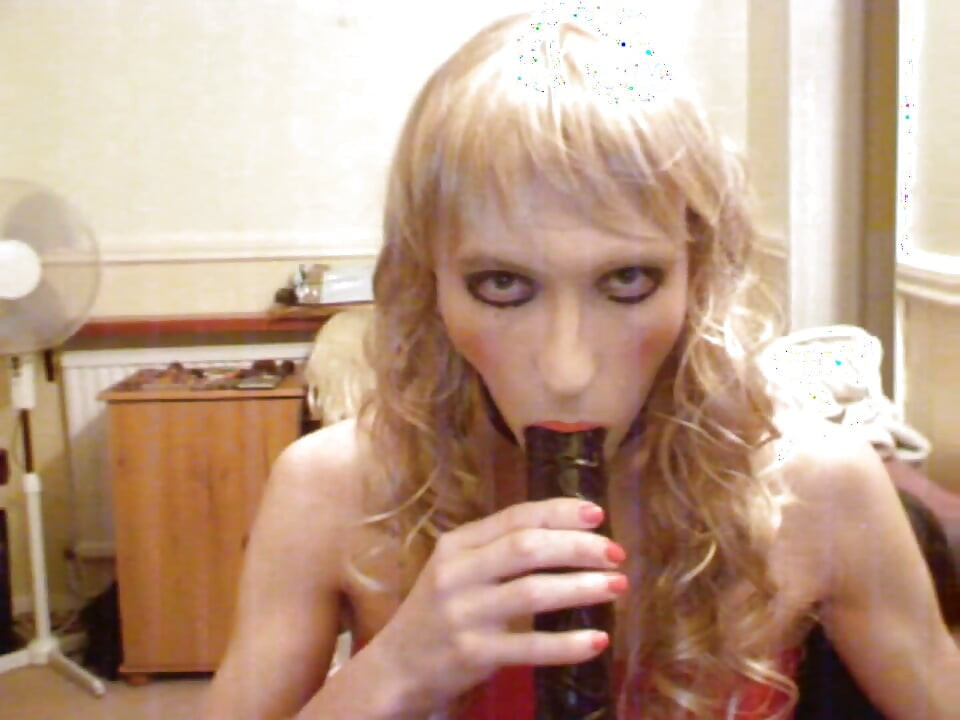 Sissy Crossdresser SandraCDUK pozira na veb kameri