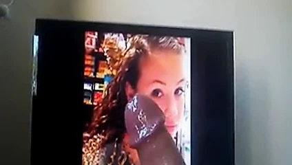 Arkadaşım Megan'a boşalıyor