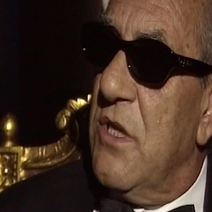 Cureća pička zrele brinete pojedena do tresućeg orgazma