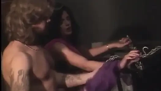 Threesome hitam dan putih, menjilati memek, mengisap kontol hitam