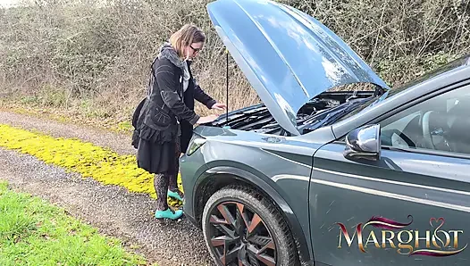 Broken Down on a Country Road - He Eats My Pussy and Then Fucks Me on the Hood and in the Trunk