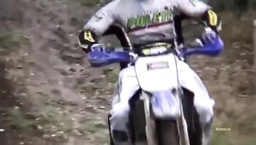 Ein tag im motocross wird zu einem guten fick