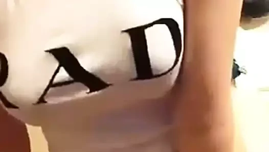 oyuncak üzerinde oturan