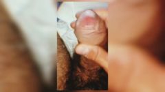 Éjaculation accidentelle prématurée en regardant du porno