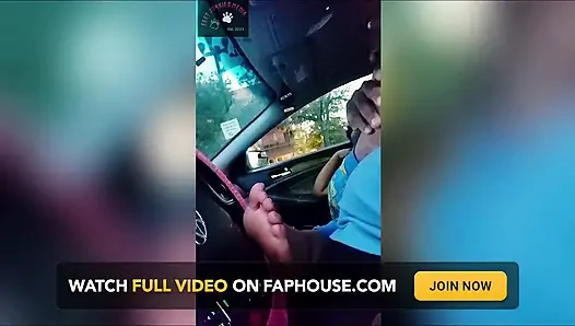 Que'nin kapüşonlu creole tabanları çıplak ayak parmaklarıyla kuru ayakla muamele ile nola araba seansı