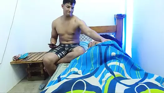 My stepsister seduces me with her hot body in the room, I touch my cock while I look at her rich body, we fuck hard and hot