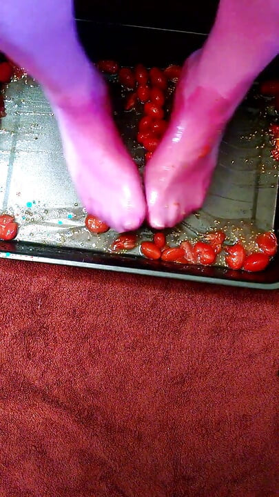 Gay, cd, for wet nylon feet and food lovers.