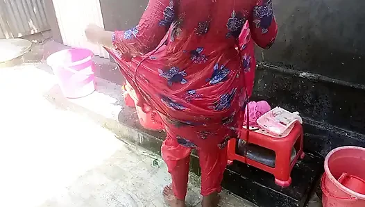 Üvey erkek kardeş üvey kız kardeşinin amını büyük bir yarakla sikiyor