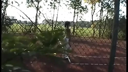 Süper Göğüslü Tenis Genci