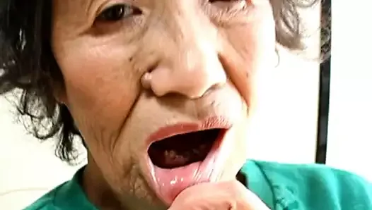 La abuela vieja japonesa 1