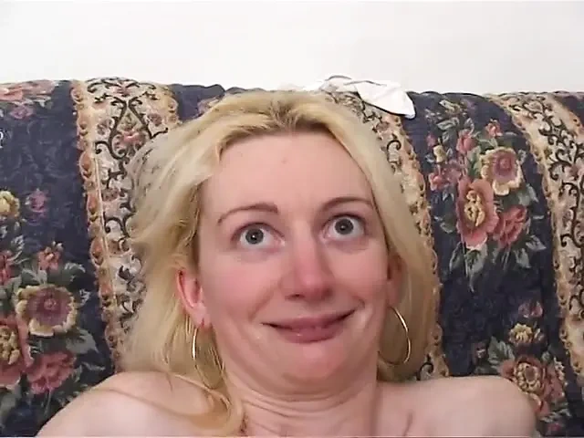 Amateur-hausfrau auf der suche nach schwänzen