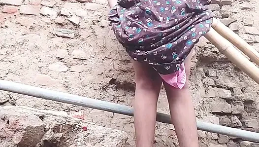 How does it look while peeing, it should be fun to see, how good it looks, Desi Bhabhi Main Ek Desi Bhabhi Indian Girl