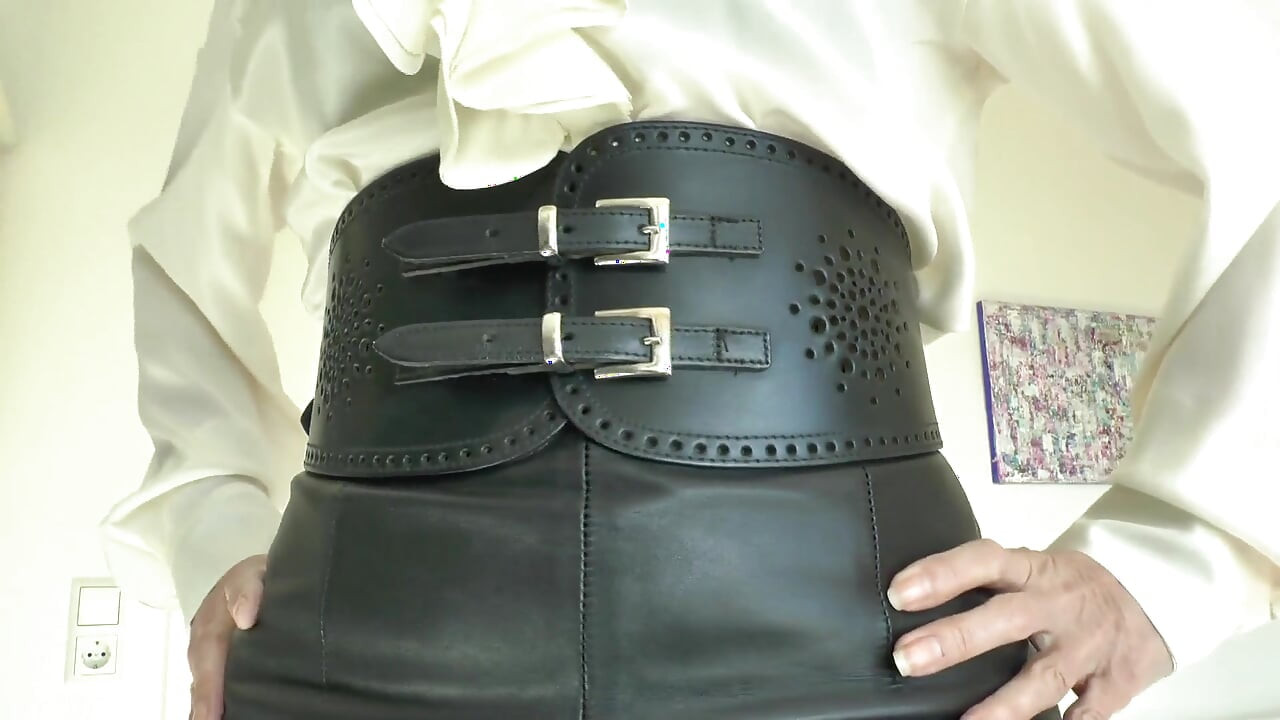 Wide Tight Belts Part 76 Lady Victoria Valente