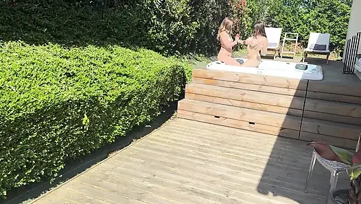 Лесбийский дуэт с моей татуированной подругой с большой задницей Нина Борегард в спа